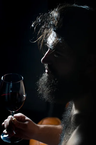 Homem com copo de vinho — Fotografia de Stock