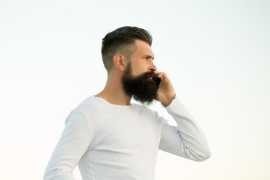 Cep telefonu olan adam.