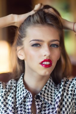 Düşünceli Kadın Portresi