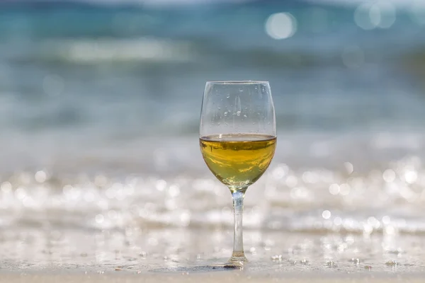 Tall wine glass on sand — Stock fotografie