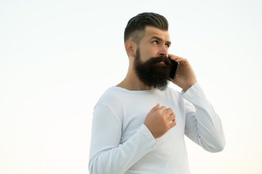 Cep telefonu olan adam.