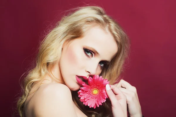 Mujer sexy con flor — Foto de Stock