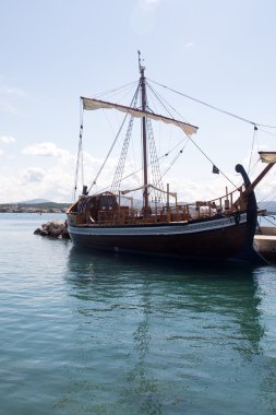 Bir güzel yelkenli gemi