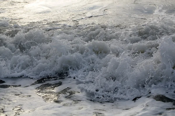 Dalgalar deniz karanlık gün — Stok fotoğraf