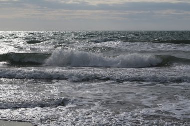 Dalgalar deniz karanlık gün