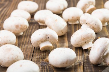 Birçok mantar kapalı