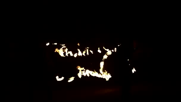 Krásné pozadí, požár v noci, požární show — Stock video