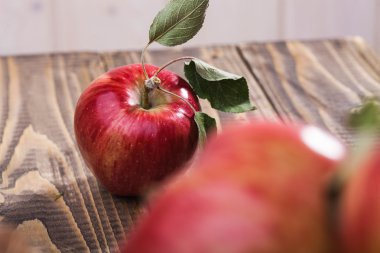 Kırmızı elma kapalı