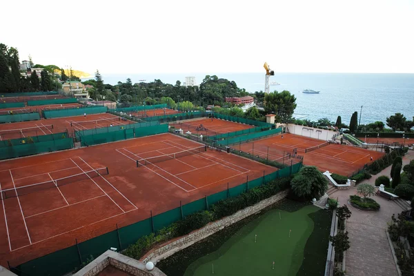 Canchas de tenis y marinas pacíficas —  Fotos de Stock