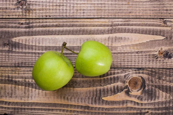 Zwei leckere Äpfel — Stockfoto