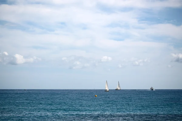 Prachtig zeegezicht en zee schepen — Stockfoto