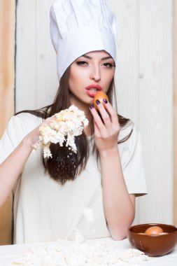 mutfak kadın aşçı