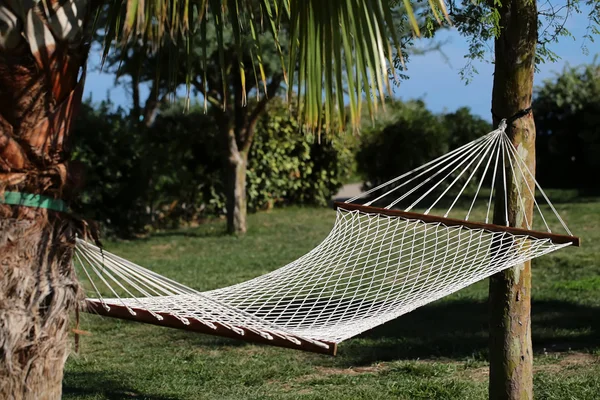 White hammock made of netting — Stock Photo, Image