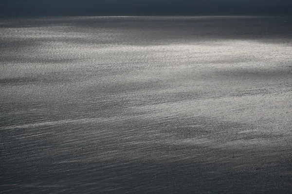 Spectaculaire zeegezicht in duistere dag — Stockfoto