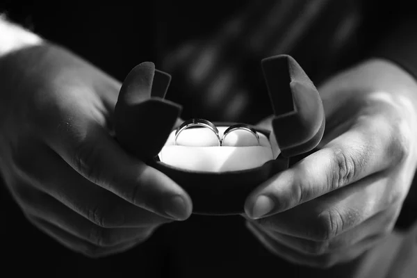 Dos anillos brillantes de boda — Foto de Stock