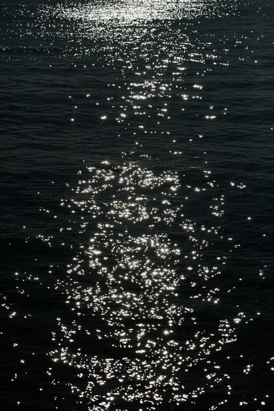 Μαγική Σελήνη ξέφωτο στη θάλασσα — Φωτογραφία Αρχείου