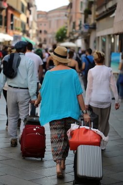 Haddeleme turistler seyahat çantaları tekerlekli