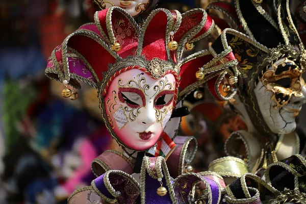 Venetiaanse carnaval maskers te koop — Stockfoto