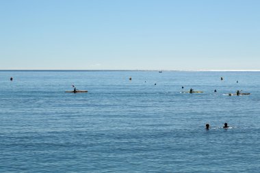 Yüzme ve denizde kürek insanlar