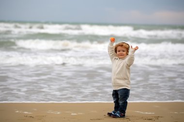 Küçük çocuk kapşonlu ceket 