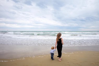 Anne ve oğul plaj