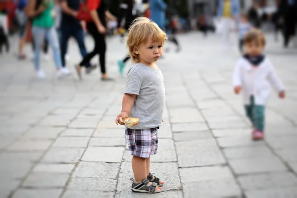 Baby boy playing with girl — Stock Photo, Image