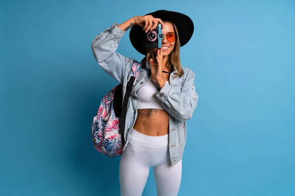 Studio Portrait Cheerful Stylish Hipster Photographer Girl Making Pictures Old — Stock Photo, Image