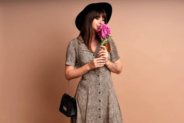 Close Romantisch Portret Van Geweldige Stijlvolle Brunette Vrouw Romantisch Date — Stockfoto