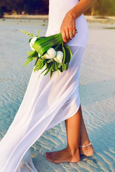 Bride with wedding lotus bouquet — Stock Photo, Image