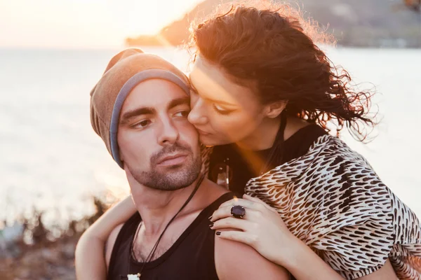 Couple hugs at sunshine near the seaside — Stock Photo, Image