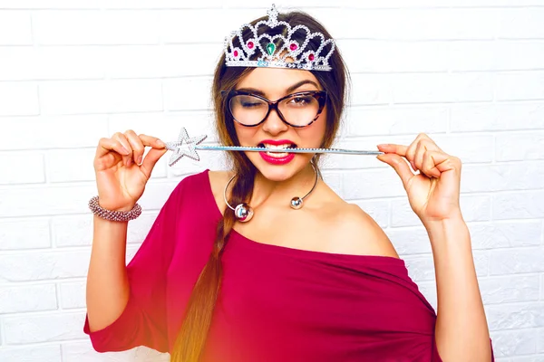 Sexy hipster woman winking and flirting — Stock Photo, Image