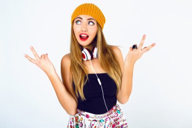 eautiful blonde dj hipster girl