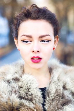 Asyalı kadın ile parlak makyaj