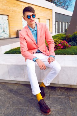 Şık yakışıklı delikanlı