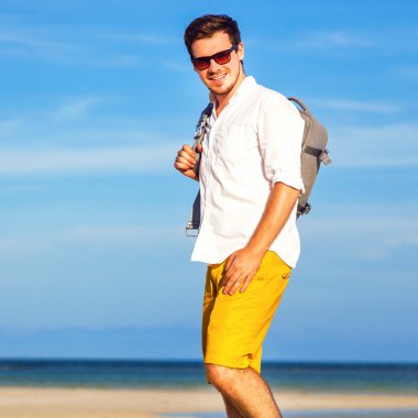 şık adam Miami beach adlı poz