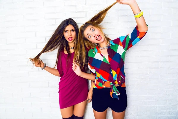 Girls making crazy funny faces — Stock Photo, Image