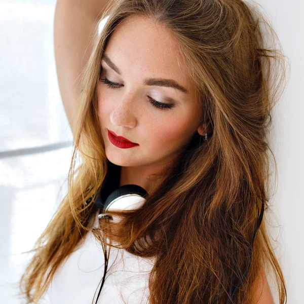 Close up portrait of hipster girl with headphones — Stock Photo, Image