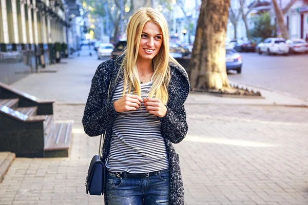 Sensual blonde posing at the street — Stok fotoğraf