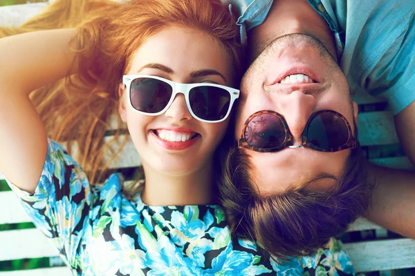 Close up sunny portrait of happy couple — Stock Photo, Image