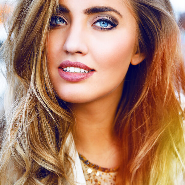 woman with blonde ombre curled hair