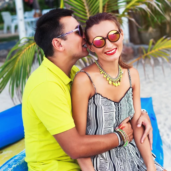 Man kissing to the cheek pretty woman — Stock Photo, Image