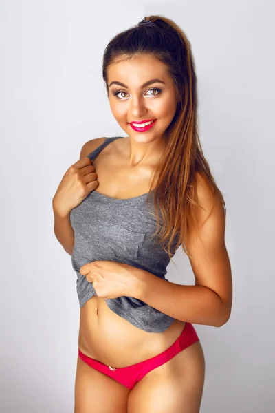 Prachtvolles braunes Fitness-Modell — Stockfoto