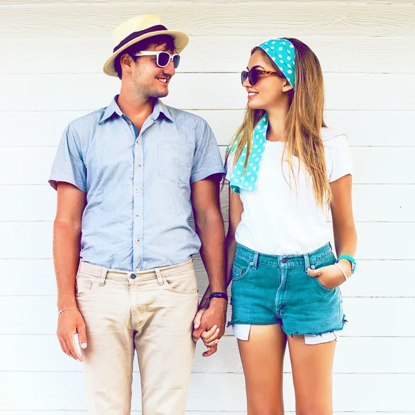 Pareja joven enamorada — Foto de Stock