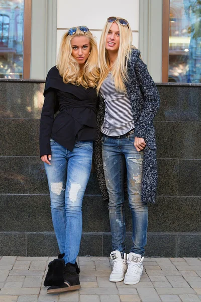 Two stylish girls wearing trendy — Stok fotoğraf