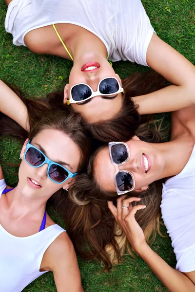 Three young best friends girls — Stock Photo, Image