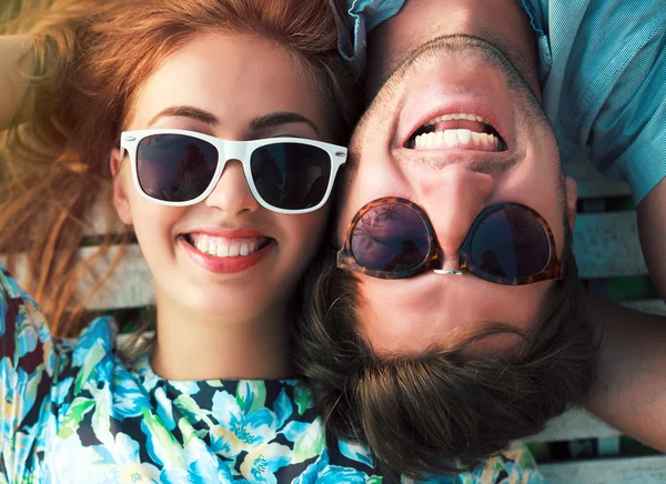 Close up sunny portrait of happy couple — Stock Photo, Image