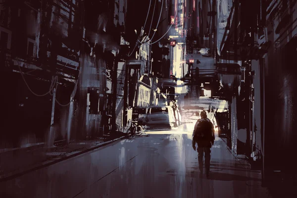 Hombre caminando solo en la ciudad oscura — Foto de Stock
