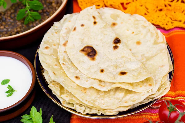 Pan plano de la India chapati o roti — Foto de Stock