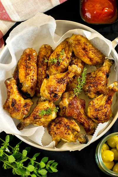 Glazed chicken drumsticks and wings — Stock Photo, Image