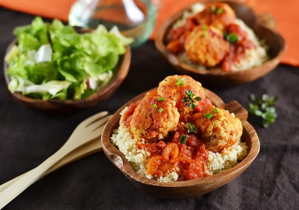 Kuskus ile domates soslu köfte